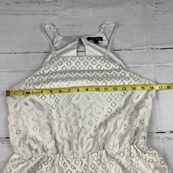 As U Wish womens jrs 9 white floral lace sleeveless one piece shorts romper - Picture 5 of 7